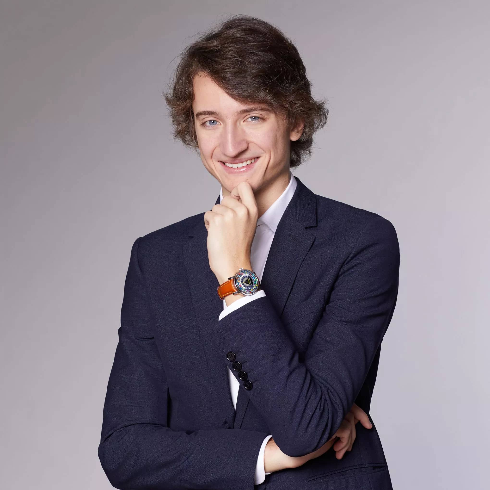 Louis Vuitton CEO Bernard Arnault Interviews His 5 Children To Decide  Successor For Luxury Brand