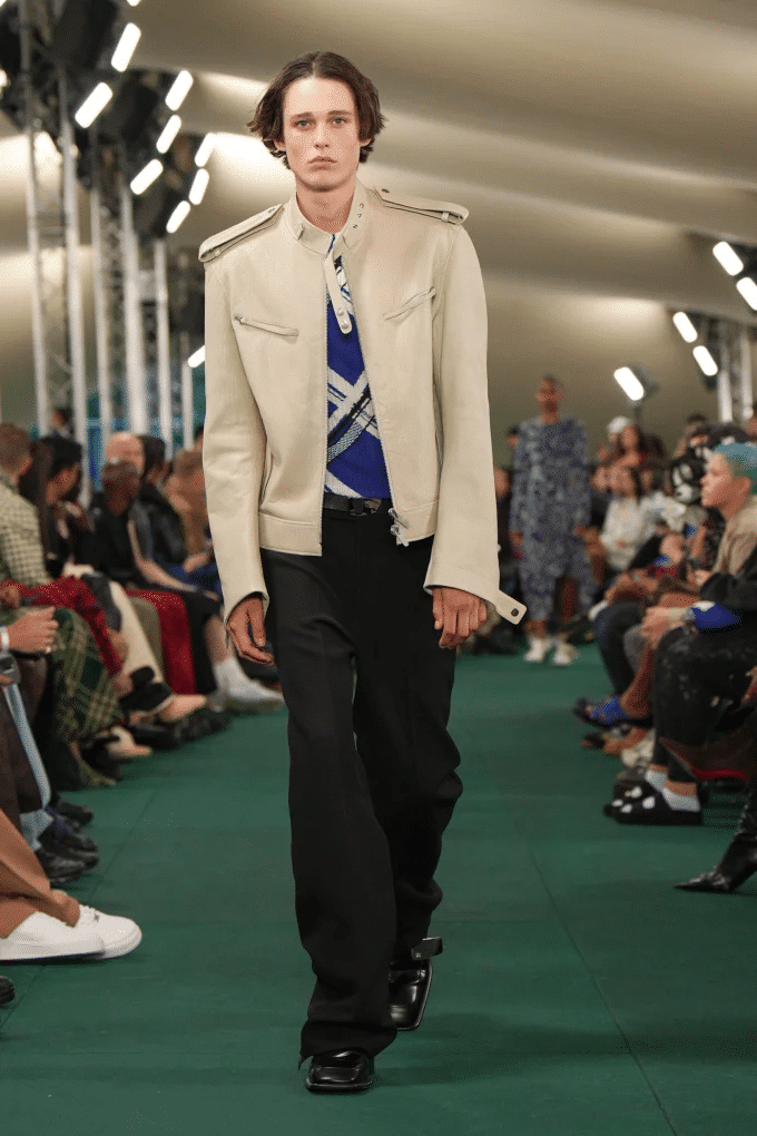 At Burberry, Daniel Lee Focuses on Life in the Trenches - The New