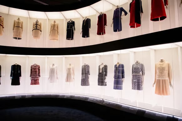 Luxus Magazine] Chanel exhibition at London's V&A Museum: Coco