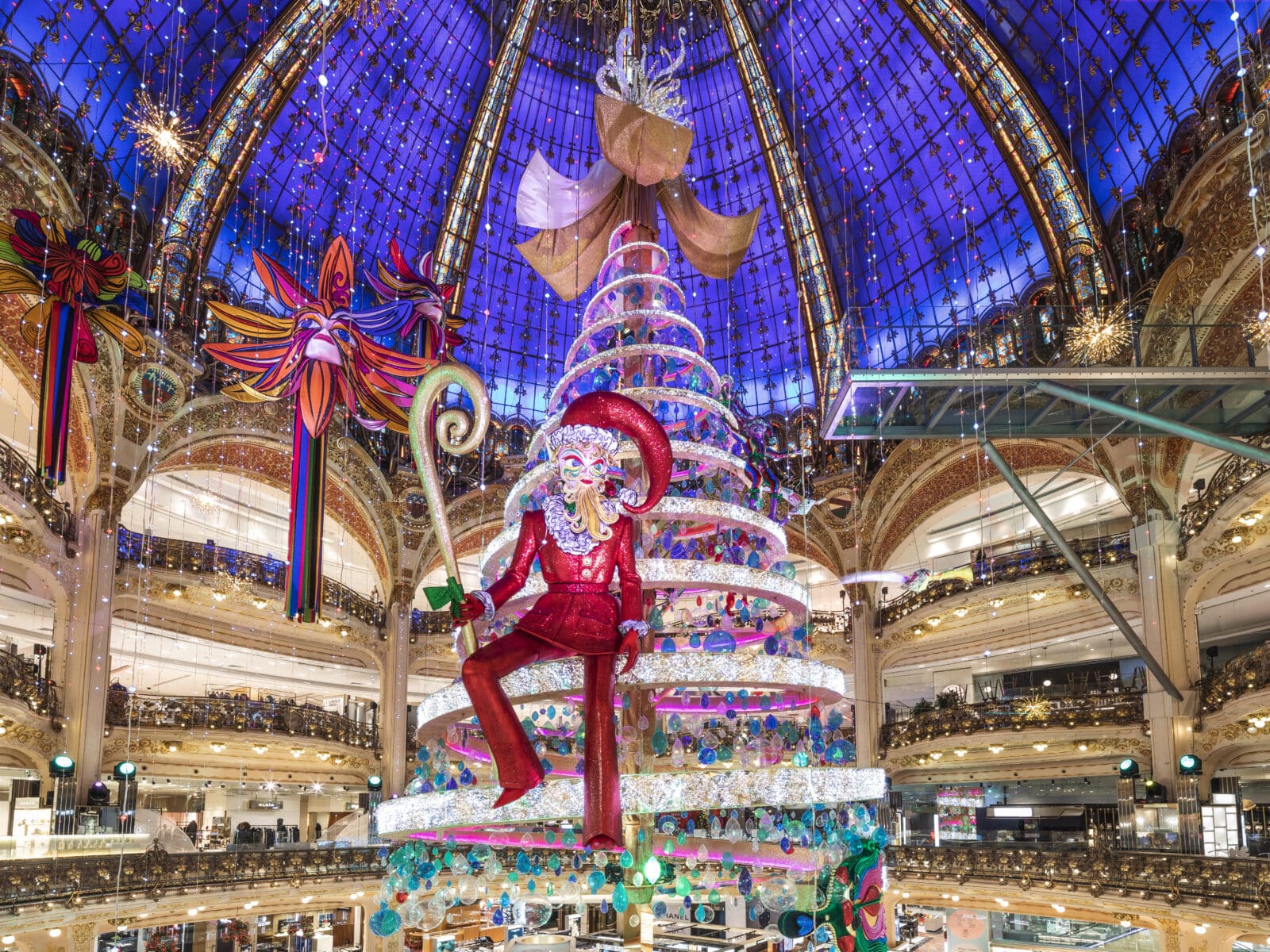 Department stores unveil their Christmas windows and decorations ...