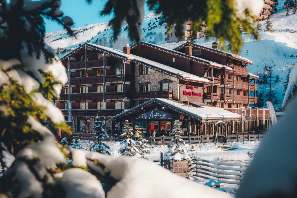 Discover the 4-star Mont Vallon hotel at the foot of the Méribel slopes