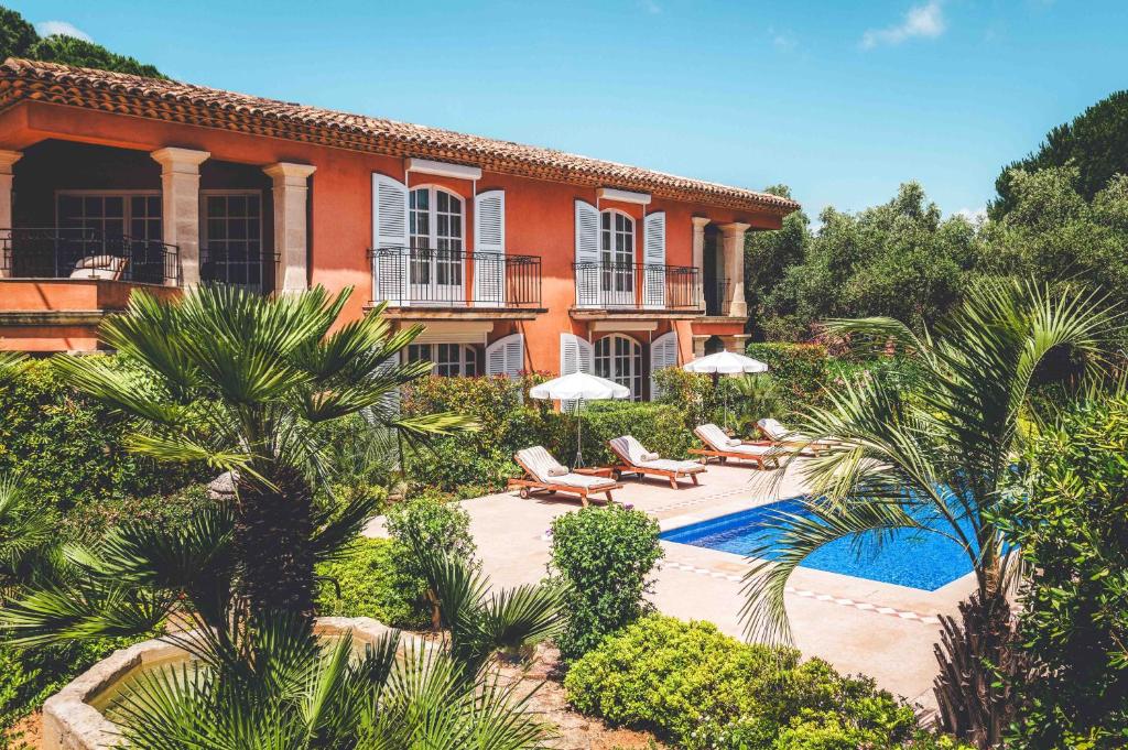 Discover the Astragale estate, a 5-star hotel just a few minutes from the sea.