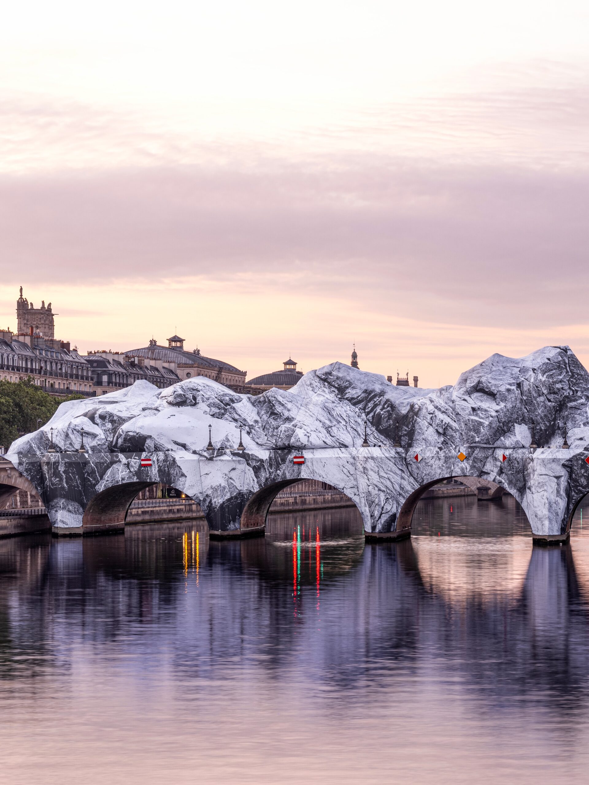 JR reinventing the Pont Neuf : when Paris becomes a living work of