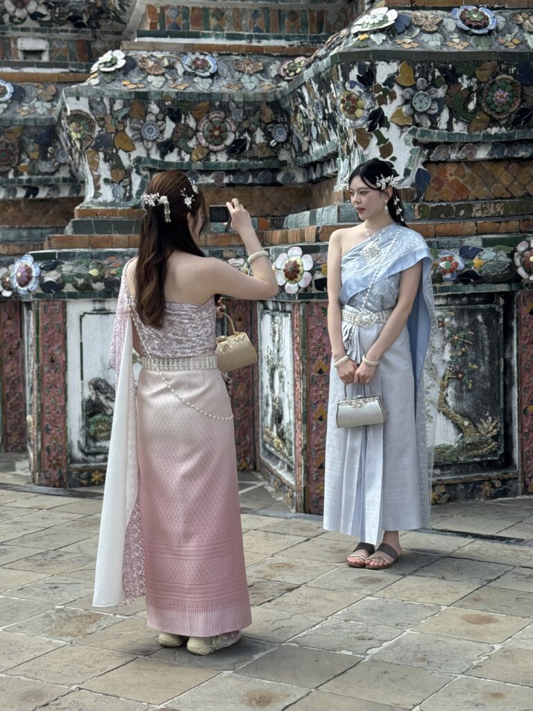 Le rendez-vous des Instagrameurs du monde entier à Wat Arun. ©Corine Moriou